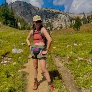 Meet your Posher, Hayley